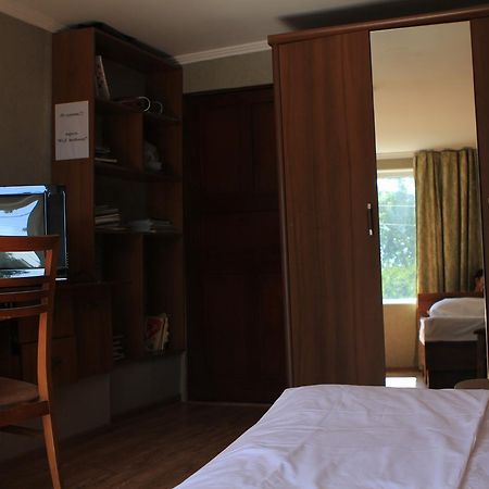 Holiday Hostel House Biszkek Zewnętrze zdjęcie